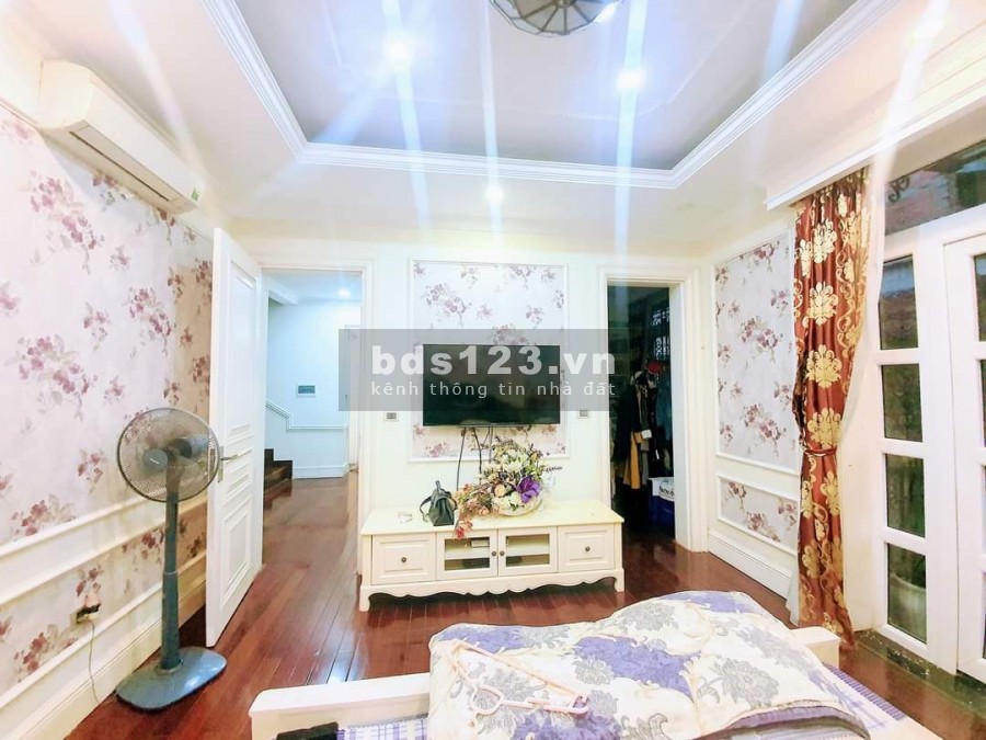 Nhà bán, tuyệt đẹp, đỉnh của chóp, diện tích sử dụng 40m2, giá 5 tỷ LH 0963899418