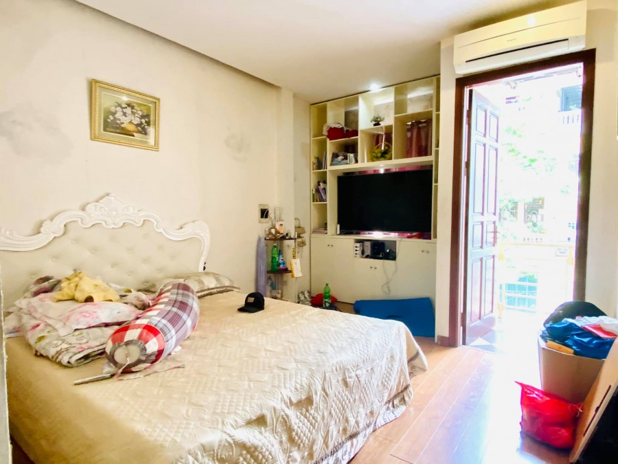 Nhà nguyên căn đường Phạm Văn Đồng, dt 48m2, 5 tầng, ô tô, giá 5.5 tỷ, Từ Liêm