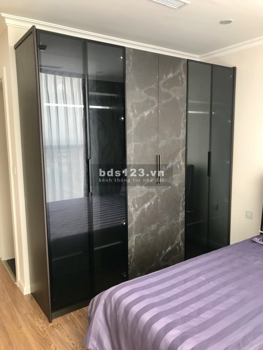 Cho thuê căn góc tầng trung 3PN tòa R2 Sunshine Riverside Tây Hồ giá 17tr/tháng
