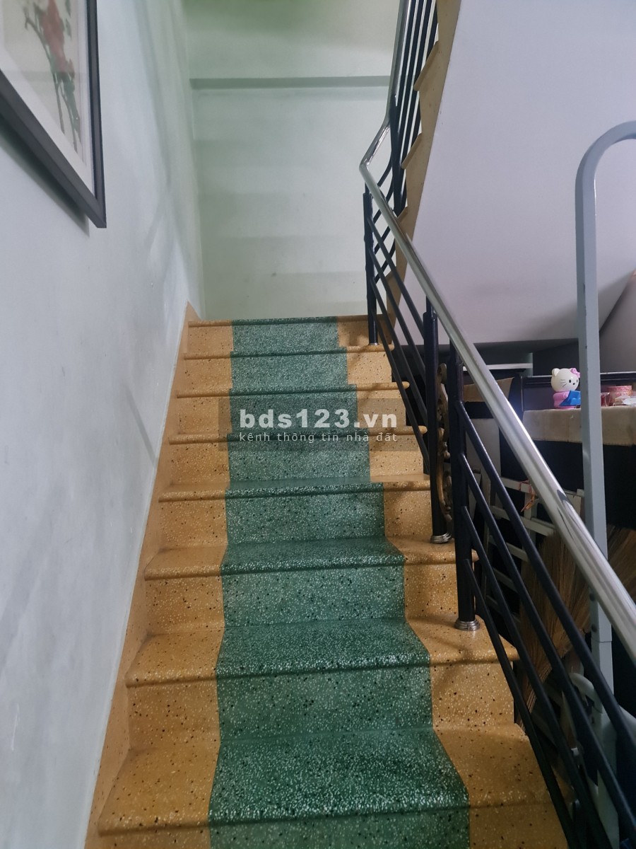 Bán nhà mặt tiền đường Lê Đình Thám, Tân Phú, 1 trệt 2 lầu, rộng rãi, thoáng mát, giá 10.5 tỷ.
