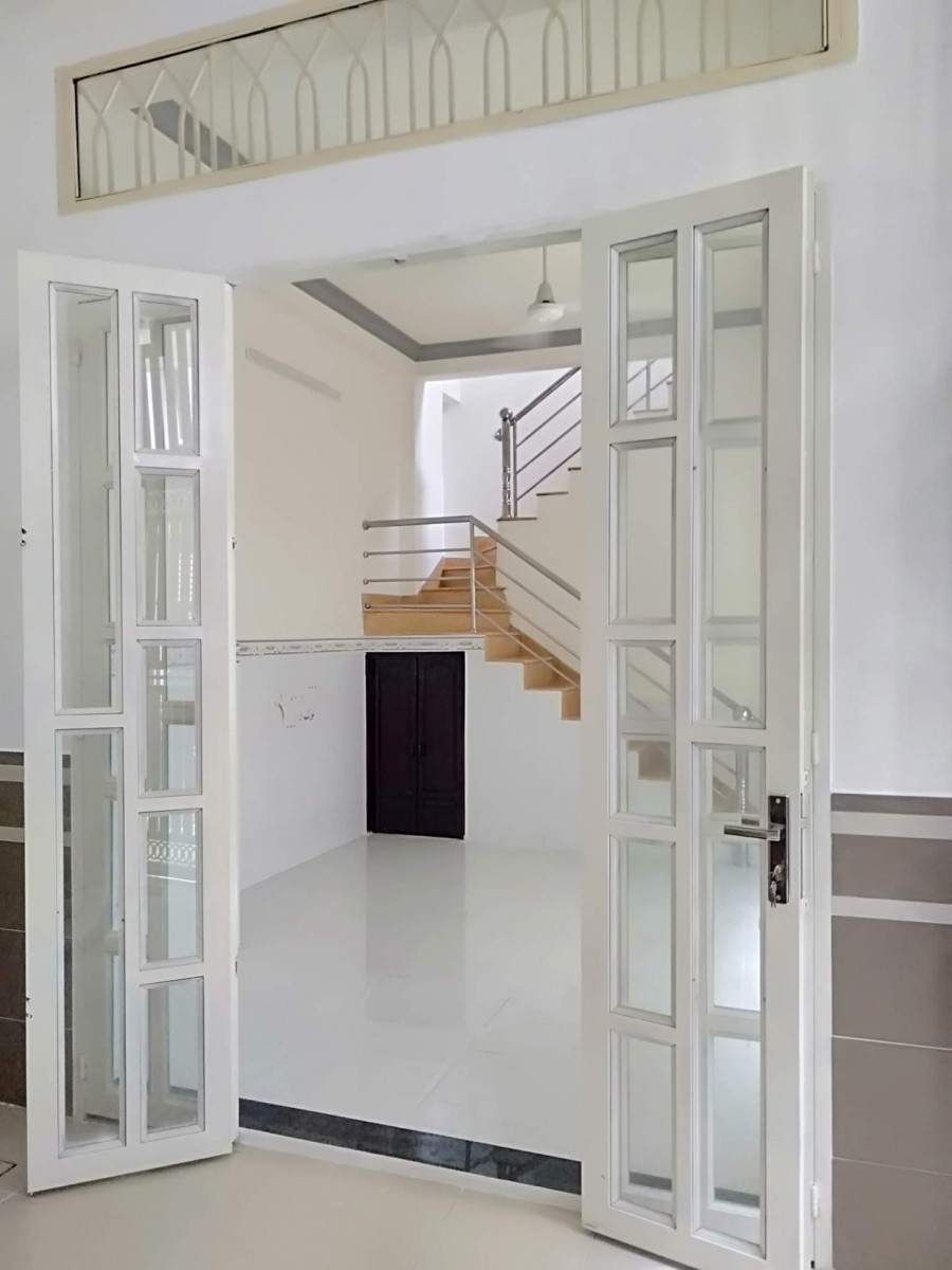 Bán nhà có sổ hồng đường Nguyễn Tiểu La, Quận 10, có 3 lầu, diện tích 42m2