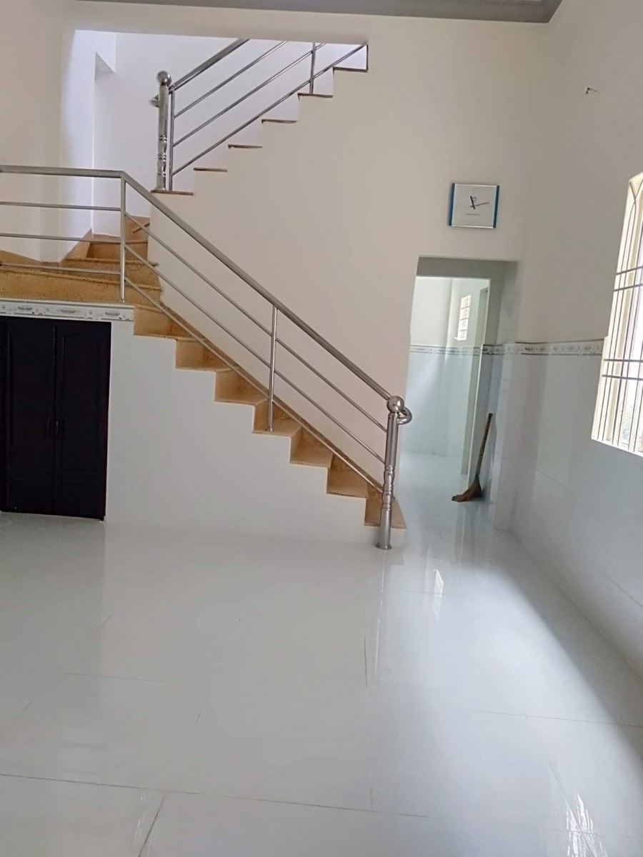 Bán nhà có sổ hồng đường Nguyễn Tiểu La, Quận 10, có 3 lầu, diện tích 42m2