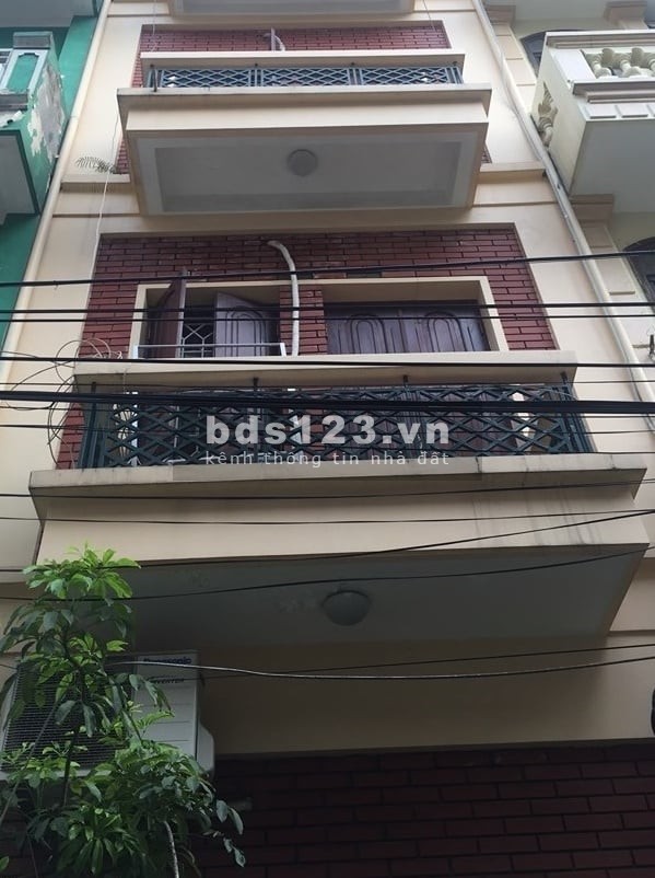 Bán nhà nhỉnh 2.3 tỷ ô tô đỗ cổng nhà bê tông, dt 38m2, 5 tầng đường Đa Sỹ, Hà Đông