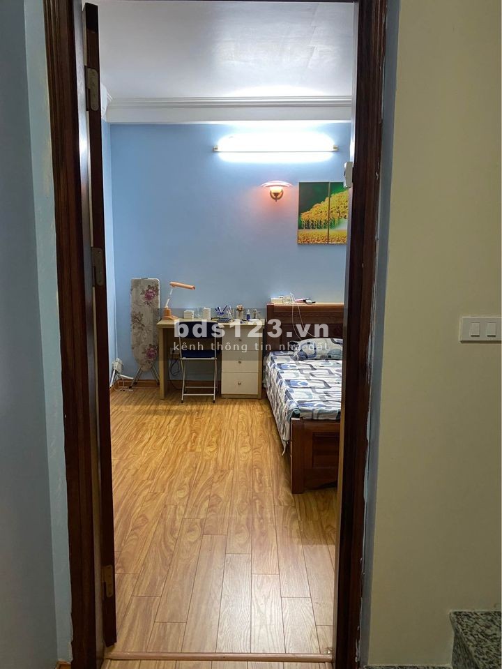 Bán nhà nhỉnh 2.3 tỷ ô tô đỗ cổng nhà bê tông, dt 38m2, 5 tầng đường Đa Sỹ, Hà Đông