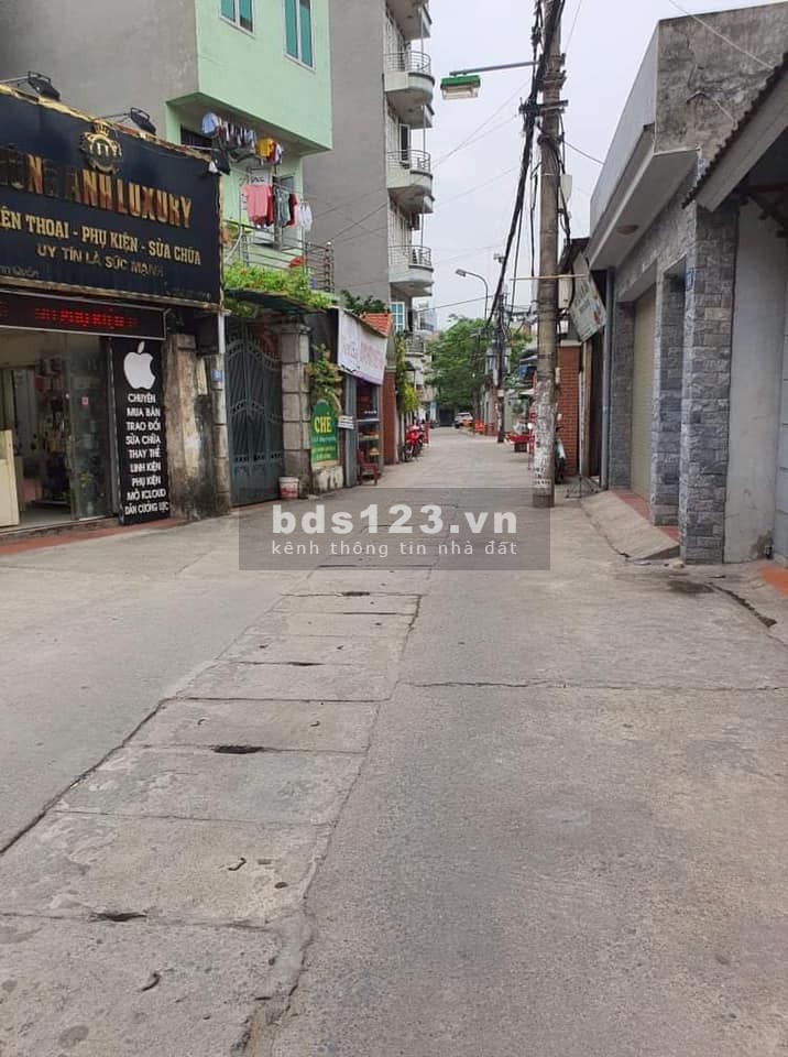 Bán nhà nhỉnh 2.3 tỷ ô tô đỗ cổng nhà bê tông, dt 38m2, 5 tầng đường Đa Sỹ, Hà Đông
