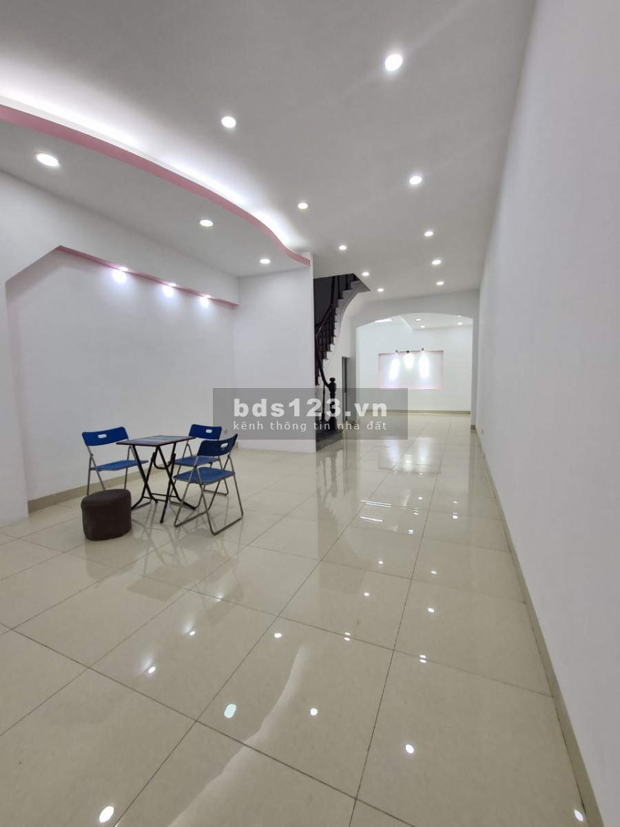 Cần cho thuê nhà riêng đường Nguyễn Ngọc Vũ: DT85m2x 5 tầng, MT5.5m, 32tr