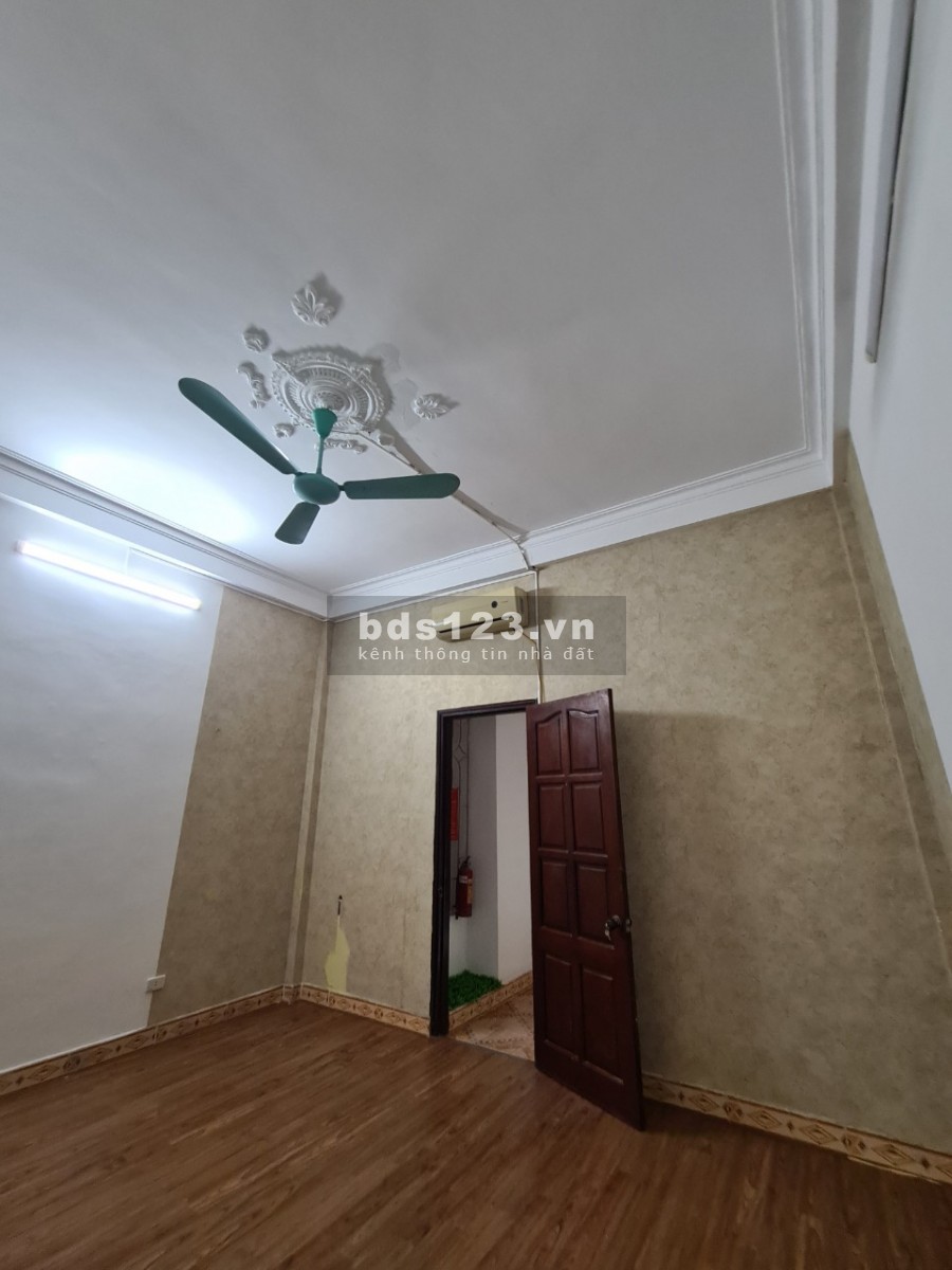 Cần cho thuê nhà riêng đường Nguyễn Ngọc Vũ: DT85m2x 5 tầng, MT5.5m, 32tr