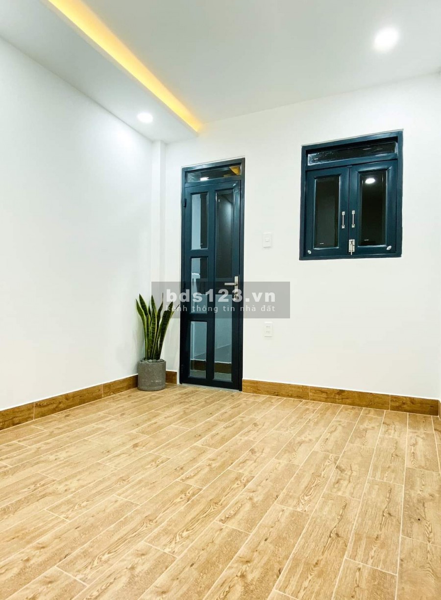 Bán nhà trung tâm Quân 10, hẻm thông 130 Hồ Bá Kiện, sổ hồng chính chủ