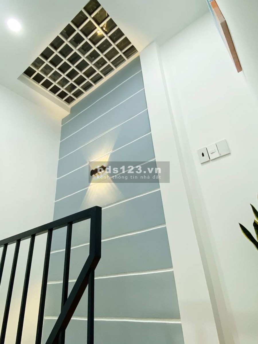 Bán nhà trung tâm Quân 10, hẻm thông 130 Hồ Bá Kiện, sổ hồng chính chủ