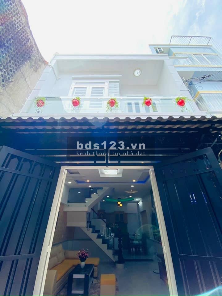 Cần bán gấp nhà gần khu du lịch Đầm Sen. Hẻm xe ba gác tránh nhau, dt 48 m2, 3 lầu giá 5,2 tỷ