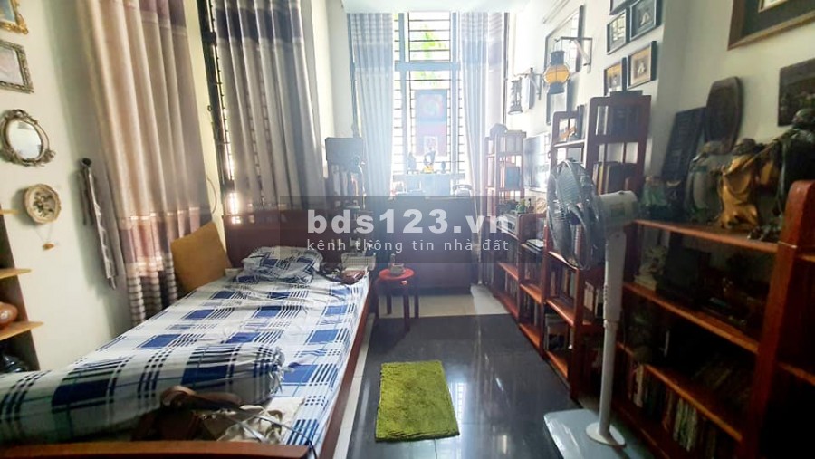 Mặt Tiền Chính Chủ lâu năm, qua đường là Cư Xá Bắc Hải, dt 98m2 Công nhận đủ, 5 Tầng BTCT