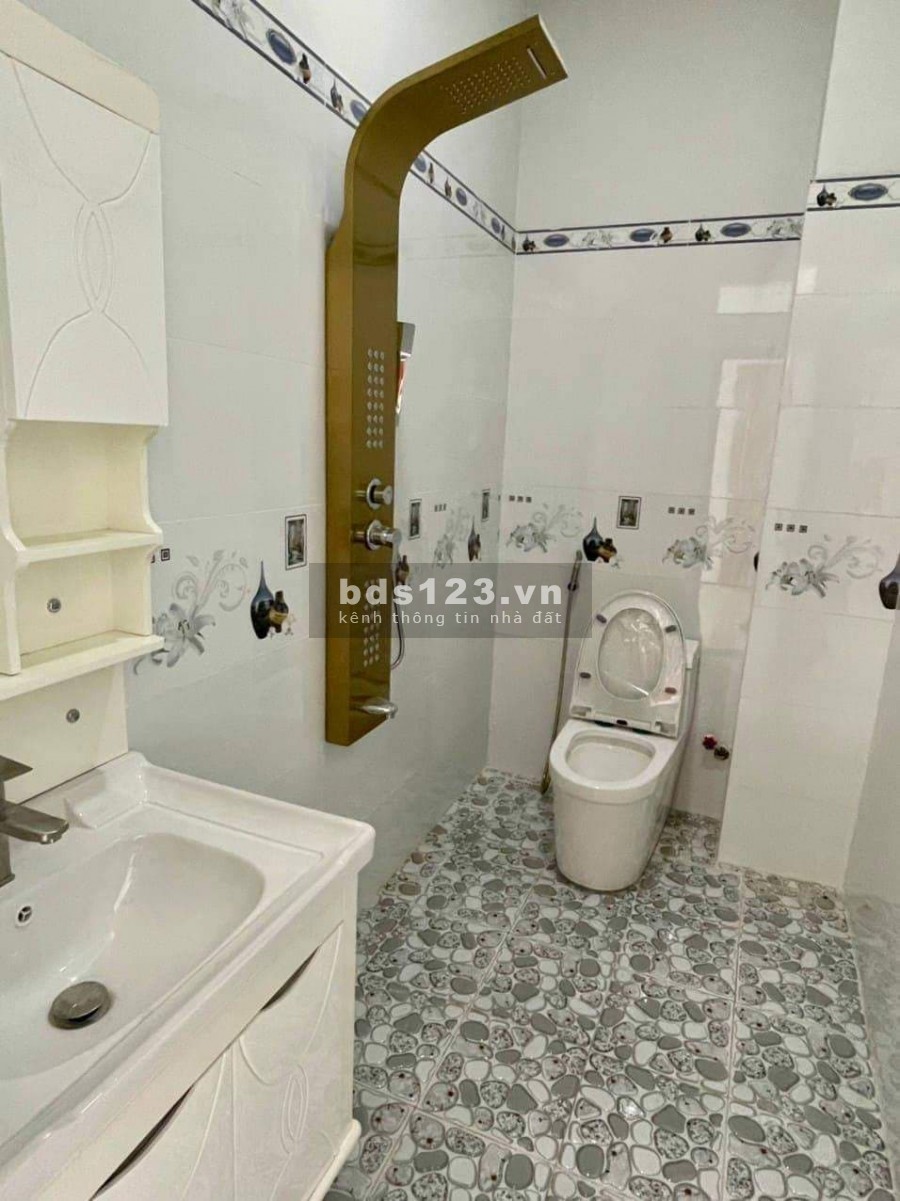 Nhà MT nội thất cao cấp, dt 100m2, Xã Xuân Thới 3, huyện Hóc Môn, giá chỉ 7.4 tỷ