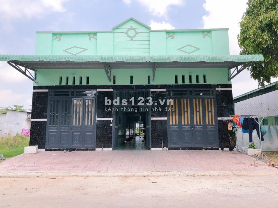 Gia đình kinh doanh thua lỗ kẹt tiền nên cần bán dãy trọ 300m2(10x30m), chính chủ, dân đông