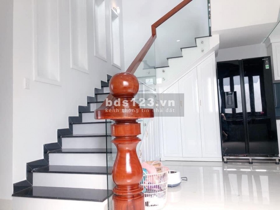 Bán gấp nhà Vạn Phúc ô to tránh lô góc kd view hô dt 38m2, 4 tầng, giá 3.8 tỷ lh 0978996965