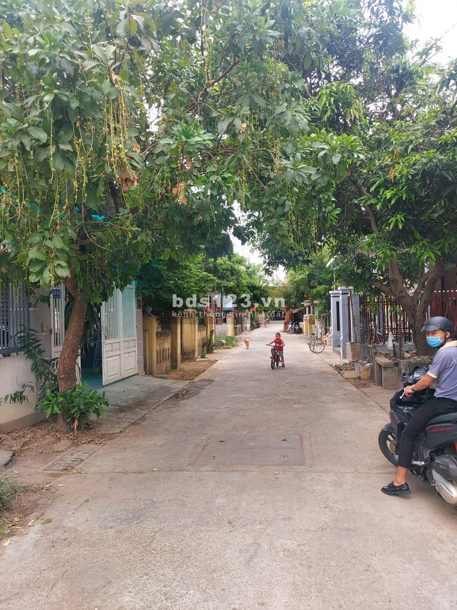 Bán đất tại Đường Nguyễn Lộ Trạch, Huế, Thừa Thiên Huế diện tích 121m2 giá 28 Triệu/m²