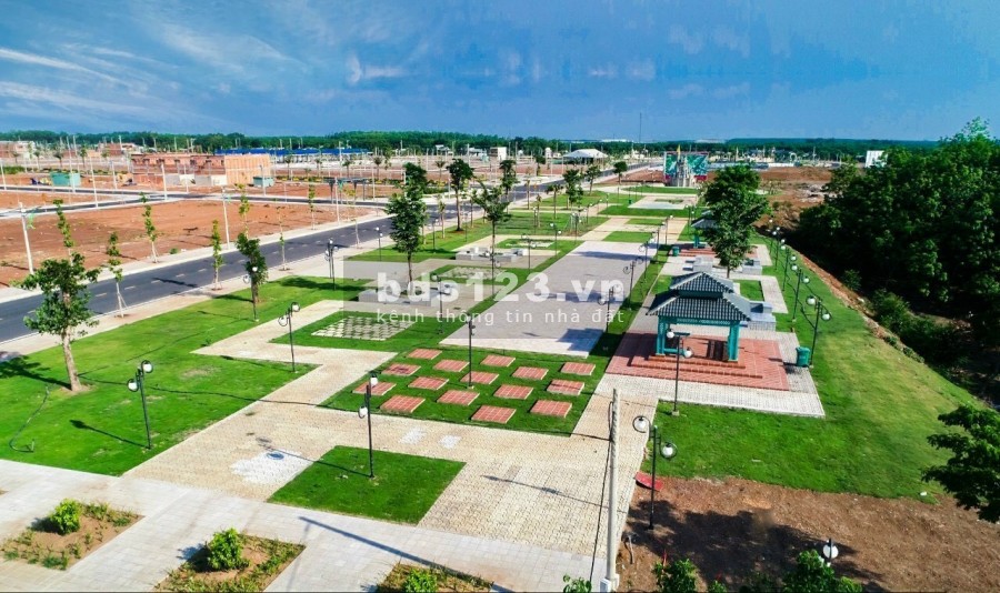 Giá ngộp mùa dịch thanh lý gấp lô đất đối diện công viên, cổng chính Cát Tường Phú Hưng chỉ 500tr