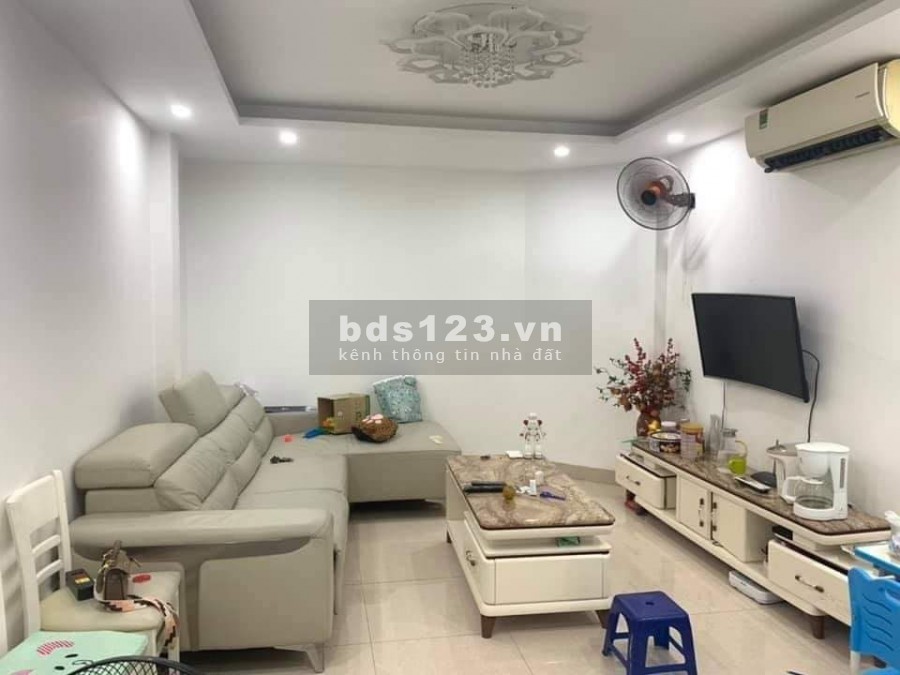 Chính chủ bán nhà 75m2, mt 5,3m, mặt hồ Ngọc Lâm, Long Biên hơn 9ty, lh 0975299567
