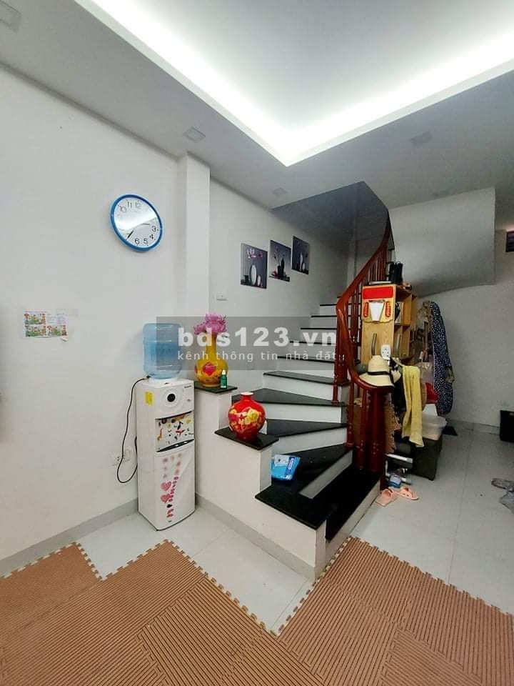 Chính chủ bán nhà 75m2, mt 5,3m, mặt hồ Ngọc Lâm, Long Biên hơn 9ty, lh 0975299567