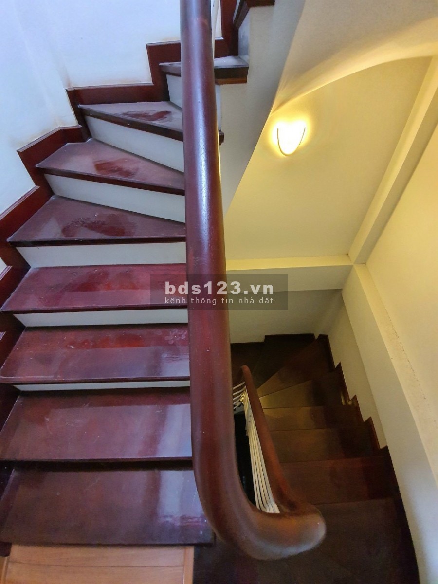 Bán nhà Chính chủ Bồ Đề Long Biên, đúc 5 tầng, thiết kế nội thất hiện đại, giá 3.68 tỷ