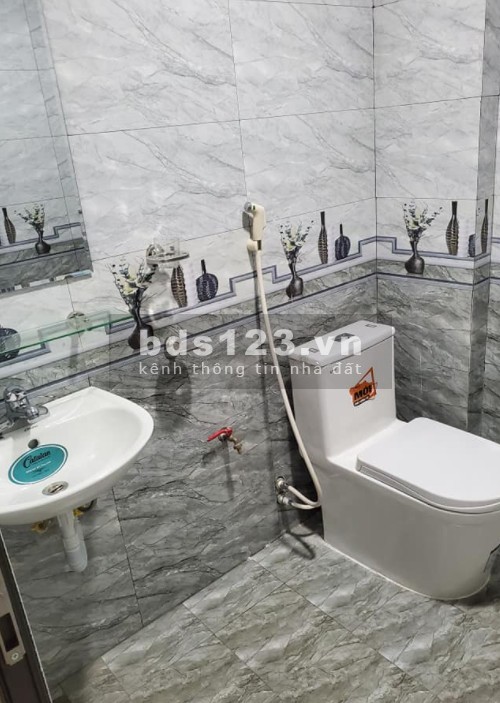Bán nhà Nam Từ Liêm, chưa đến 4 tỷ, dt 35m2, 5 tầng, mặt tiền rộng, bãi ô tô sất nhà cực hiếm