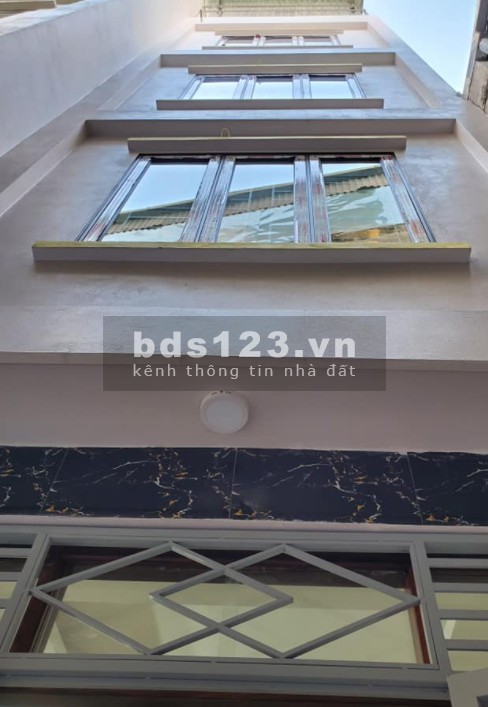 Bán nhà Nam Từ Liêm, chưa đến 4 tỷ, dt 35m2, 5 tầng, mặt tiền rộng, bãi ô tô sất nhà cực hiếm