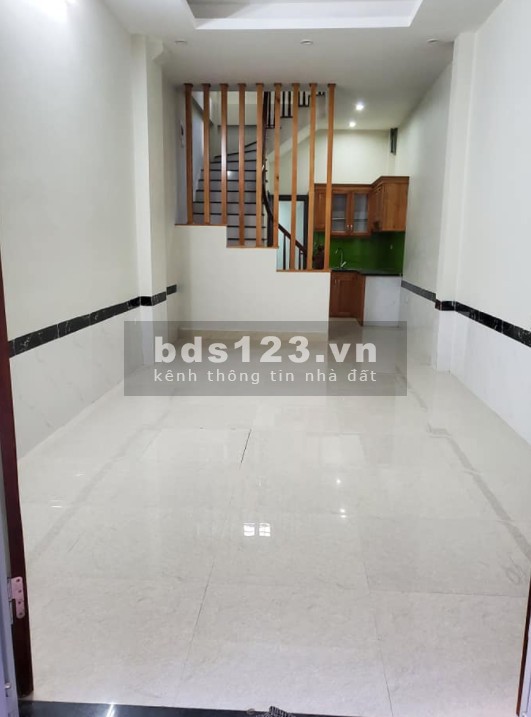 Bán nhà Nam Từ Liêm, chưa đến 4 tỷ, dt 35m2, 5 tầng, mặt tiền rộng, bãi ô tô sất nhà cực hiếm