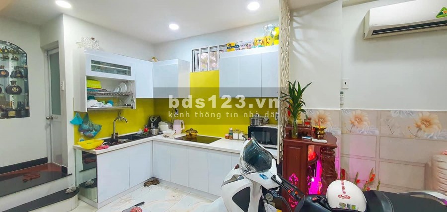 Bán nhà nguyên căn Quận 3 Lý Chính Thắng, 2 mặt tiền 4 chỗ đậu cửa, lh 0907234201