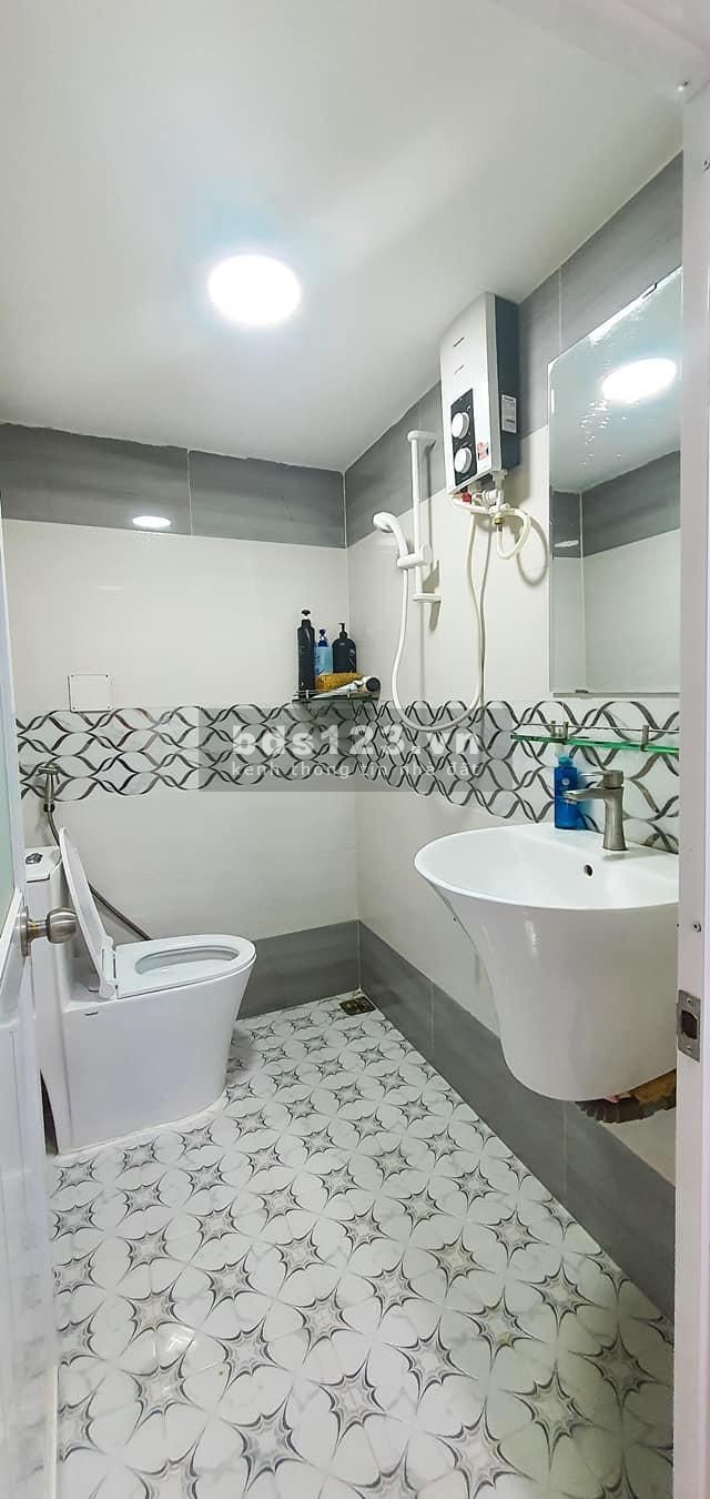 Bán nhà nguyên căn Quận 3 Lý Chính Thắng, 2 mặt tiền 4 chỗ đậu cửa, lh 0907234201