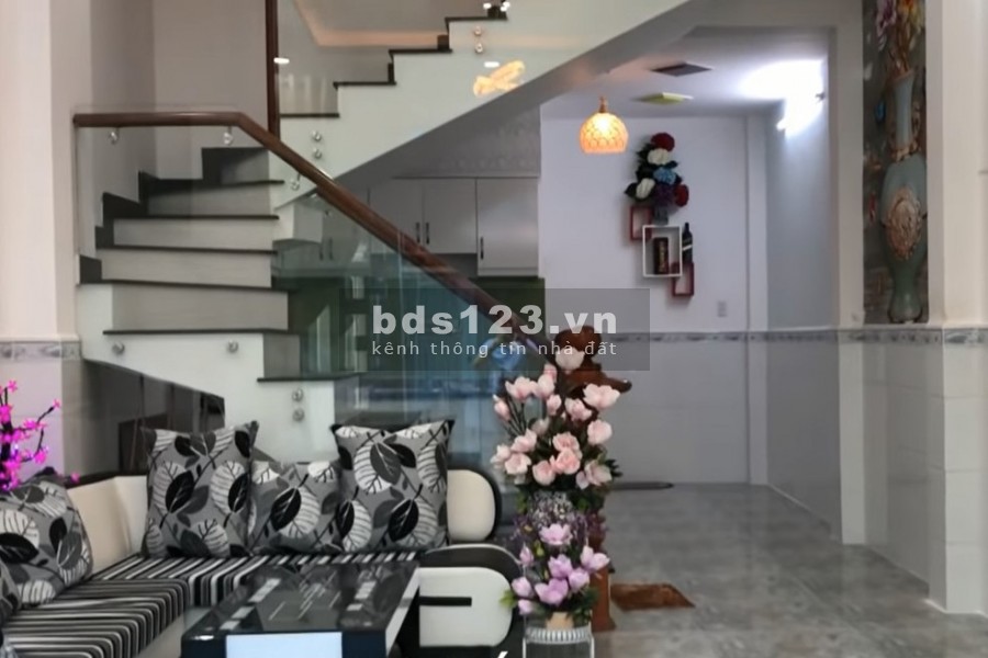 Bán nhà 40m2, 2 tầng BTCT Thoại Ngọc Hầu, Tân Phú Giá Chỉ Nhỉnh 5 Tỷ