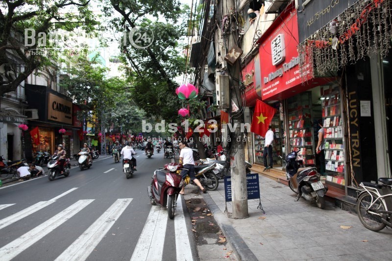 Nhà mặt phố Đội Cấn Quận Ba Đình vỉa hè rộng Kinh doanh VIP giá bán 38 tỷ