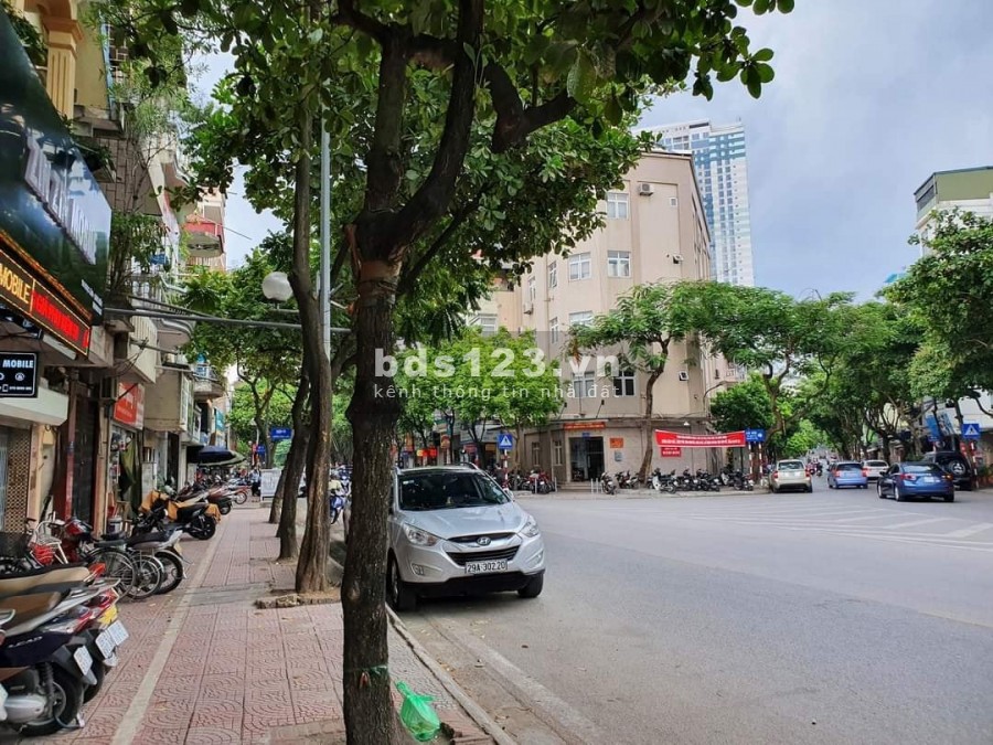 Nhà mặt phố Ngọc Lâm Quận Long Biên vỉa hè rộng kinh doanh đẹp giá bán 21 tỷ