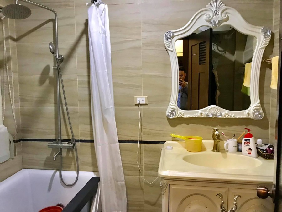 Bán nhà đẹp - Nguyễn Khánh Toàn đúc kiên cố, tặng toàn bộ nội thất tiền tỷ