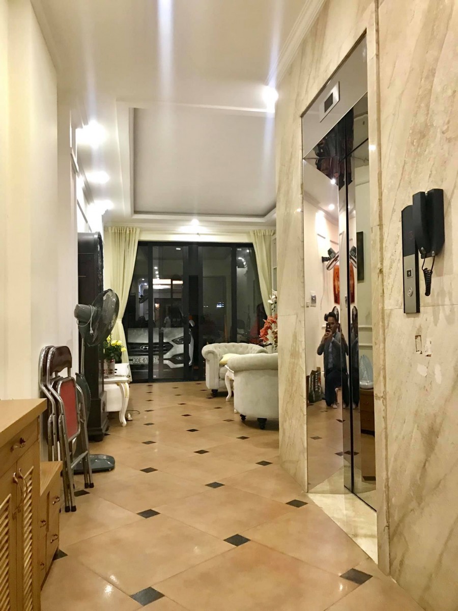 Bán nhà đẹp - Nguyễn Khánh Toàn đúc kiên cố, tặng toàn bộ nội thất tiền tỷ