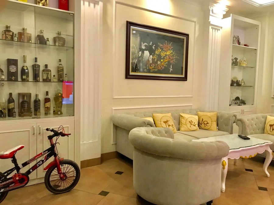Bán nhà đẹp - Nguyễn Khánh Toàn đúc kiên cố, tặng toàn bộ nội thất tiền tỷ