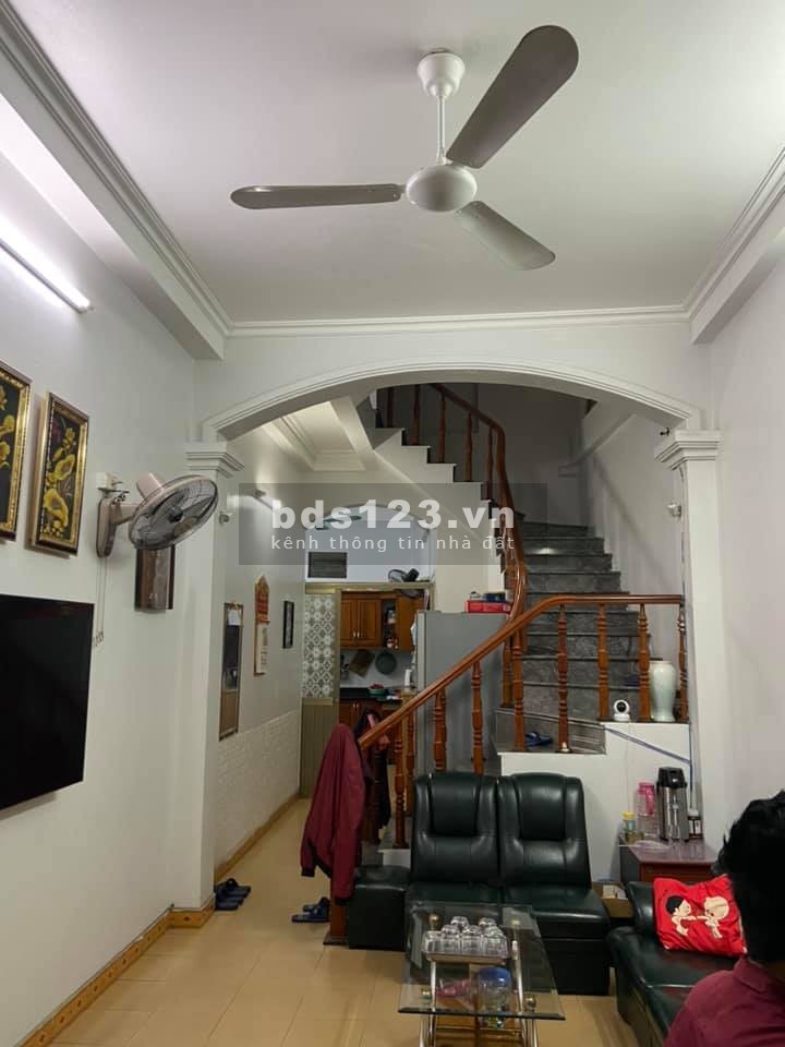 Nhỉnh 2 tỷ nhà Phố Trương Định diện tích 36m2, 4 tầng đúc ngõ rộng oto tránh