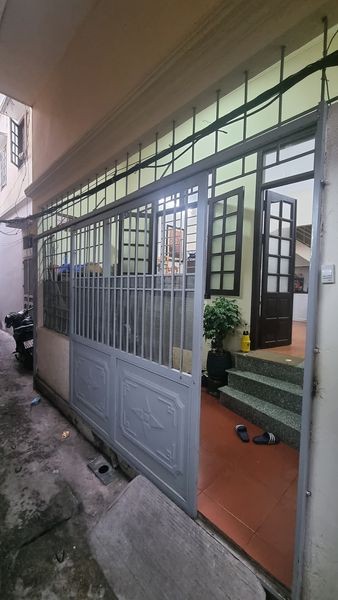 Bán nhà nguyên căn Đội Cấn, khu đất vàng Ba Đình, dt 32m2, 3 tầng, mt 5m, giá 3.1 tỷ