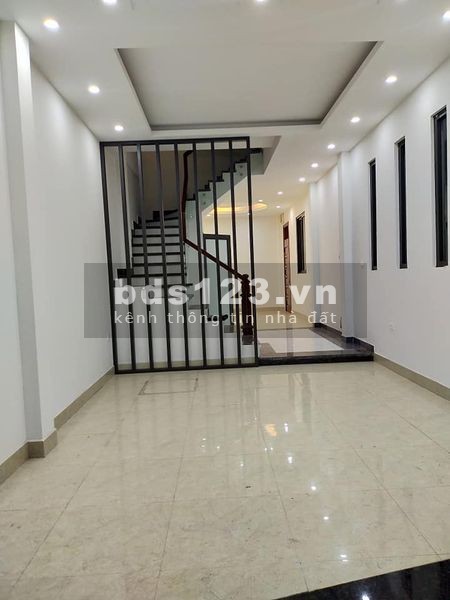 Bán gấp nhà phố Bồ Đề Long Biên, ô tô đổ cổng 5 tầng, dt 57m2, giá nhỉnh 3.5 tỷ