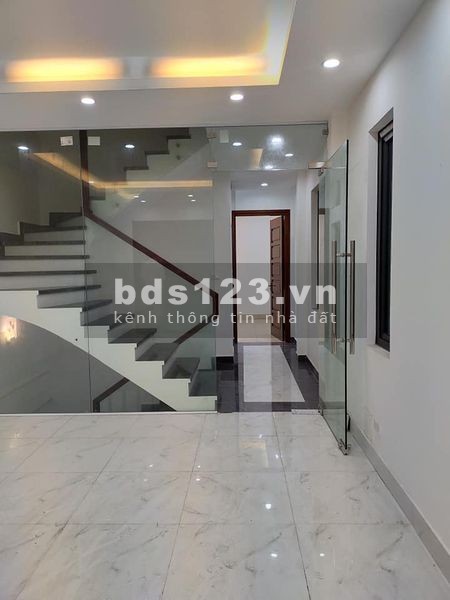 Bán gấp nhà phố Bồ Đề Long Biên, ô tô đổ cổng 5 tầng, dt 57m2, giá nhỉnh 3.5 tỷ