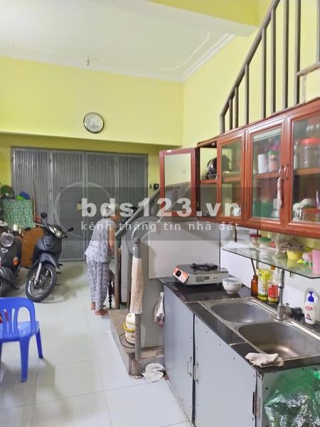 Bán nhà lô góc Kim Mã siêu rẻ dt 40m2, giá bán nhỉnh 3 tỷ, sổ đỏ cất két