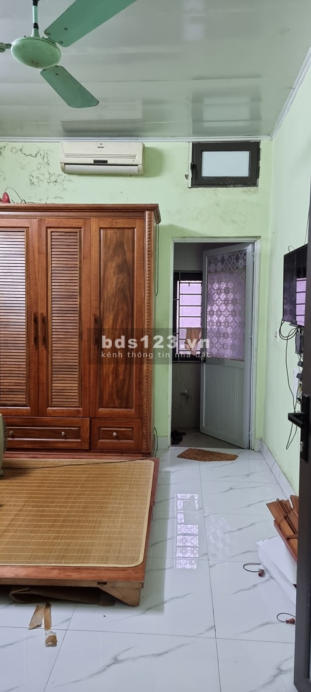 Bán nhà Đại Từ 20m ra phố ô tô đất vuông đẹp, sổ đẹp gần chợ, giá 3 tỷ