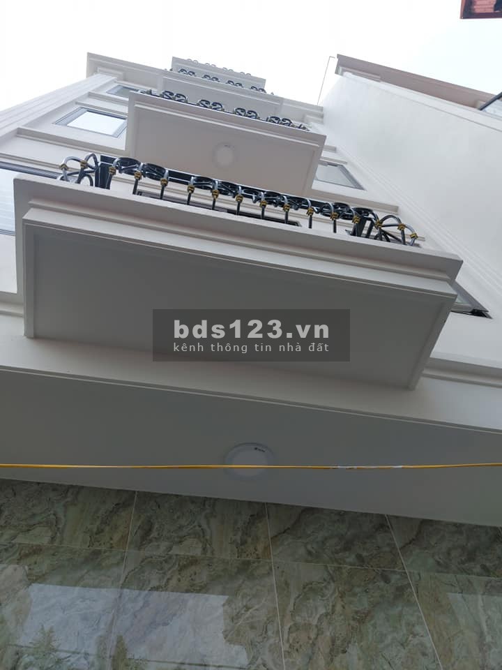 Bán nhà phố Thanh Am, Long Biên, mới xây, gần phố, dt 33m2, 5 tầng, giá 2.27 tỷ.