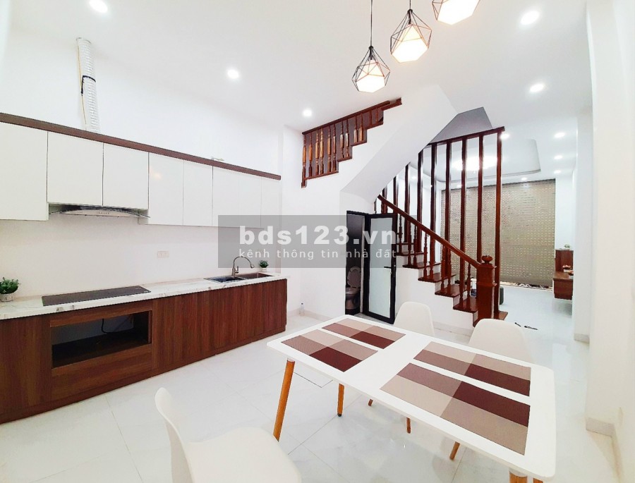 Xuân Thủy Lô góc Nhà mới KD vừa và nhỏ rộng 41m2 mặt tiền 4.2m giá 5.5 tỷ