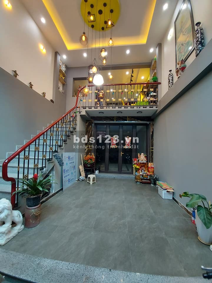 Bán nhà Ngọc Lâm View hồ đẳng cấp Gara ô tô tránh mặt tiền khủng