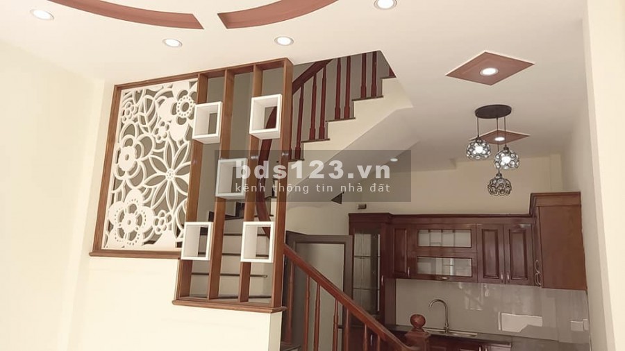Bán nhà Lê Quang Đạo, diện tích 34m2, 3 bước ra đường đôi, giá 3.x tỷ (x nhà trẻ).