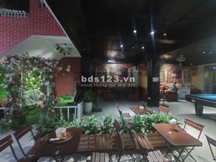 Bán nhà mặt phố Quận Long Biên, dt 10m2, 7 tầng thang máy thông sàn, mặt tiền 8m
