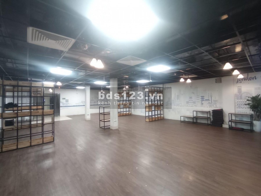 Bán nhà mặt phố Quận Long Biên, dt 10m2, 7 tầng thang máy thông sàn, mặt tiền 8m