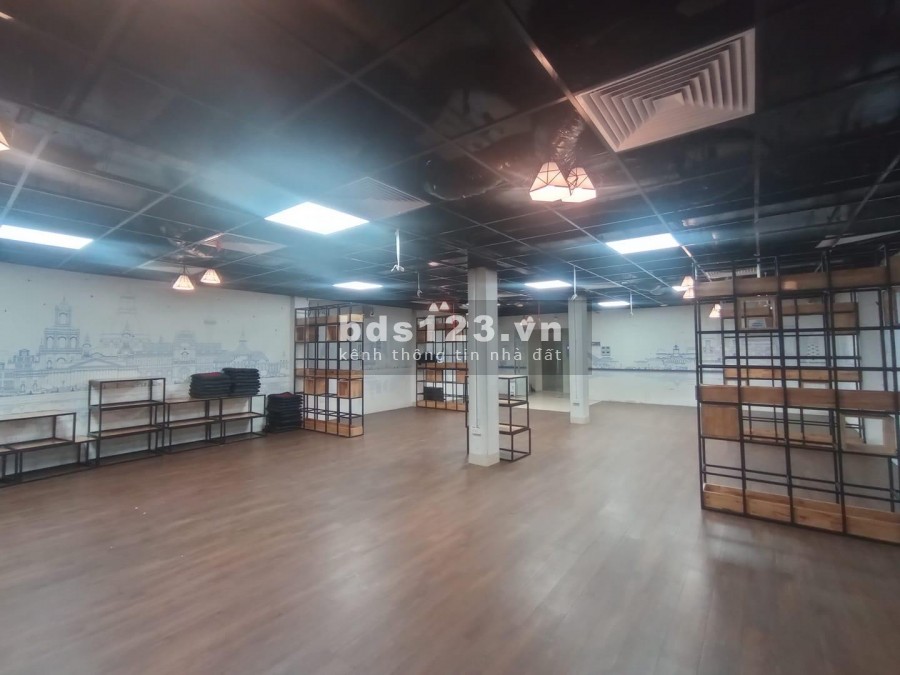 Bán nhà mặt phố Quận Long Biên, dt 10m2, 7 tầng thang máy thông sàn, mặt tiền 8m