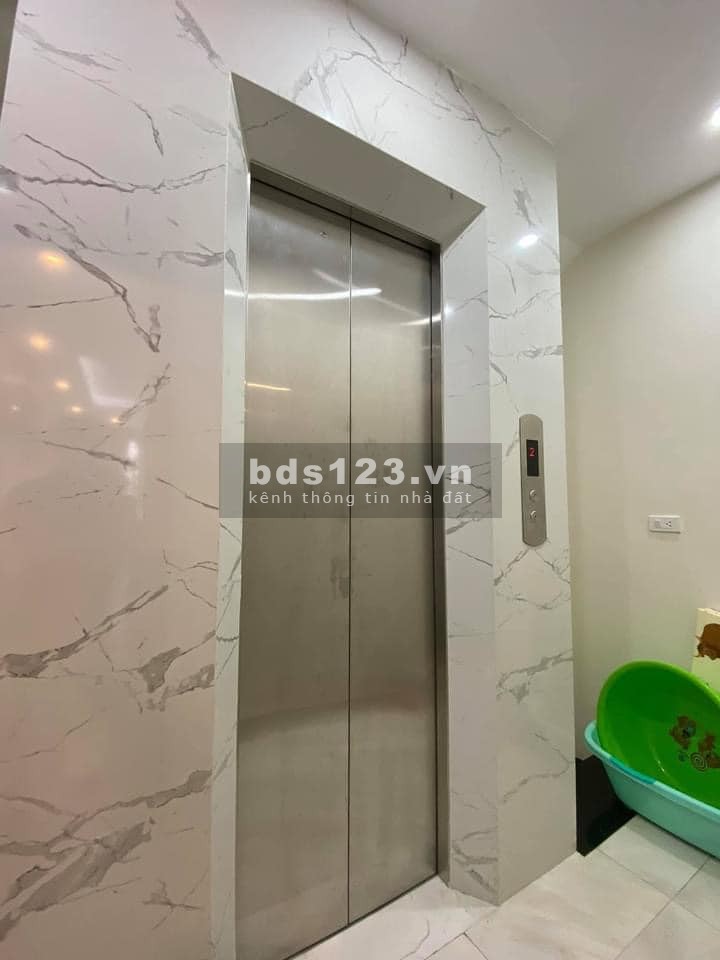 Bán nhà Mặt phố Nguyễn Hoàng, nhà đẹp, dt 36m2 x 6t, mt 4m KD đỉnh, thang máy, giá 5 tỷ 99tr