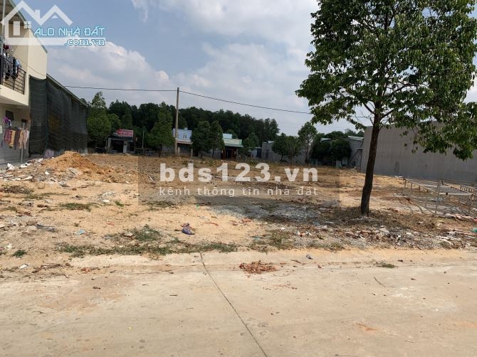 Gia đình kinh doanh thua lỗ nên cần bán lô đất 300m2 chính chủ, dân đông, an toàn pháp lý