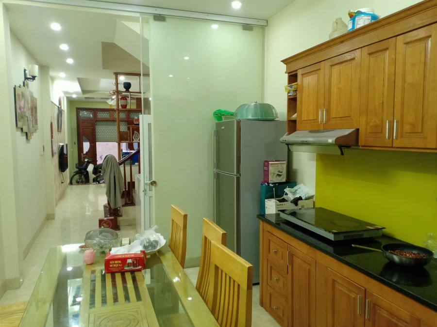 Bán nhà rộng 40m2, 5 tầng Ô tô đỗ cửa tại đường Dương Quảng Hàm giá hơn 4 tỷ